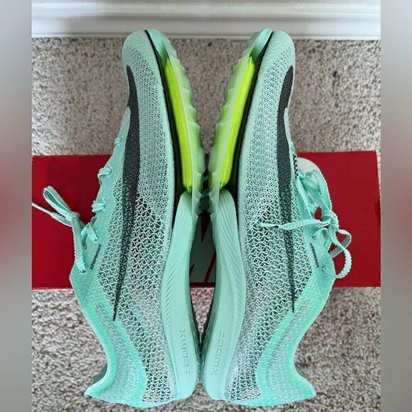 Athletic_Shoes